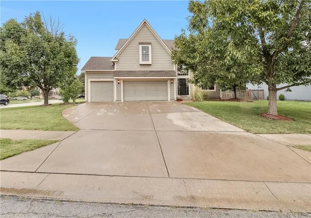 Photo 3 of Single family home for sale at 25046 W 150 Court, Olathe, KS 66061 | MLS# 2641258 | Listing updated on 2026-10-01