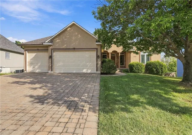 Photo 1 of Single family home for sale at 4957 S Park Ridge Dr, Blue Springs, MO 64015 | MLS# 2641261 | Listing updated on 2026-09-17