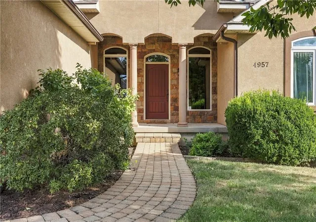Photo 2 of Single family home for sale at 4957 S Park Ridge Dr, Blue Springs, MO 64015 | MLS# 2641261 | Listing updated on 2026-09-17