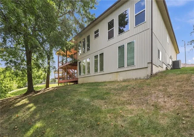 Photo 3 of Single family home for sale at 4957 S Park Ridge Dr, Blue Springs, MO 64015 | MLS# 2641261 | Listing updated on 2026-09-17