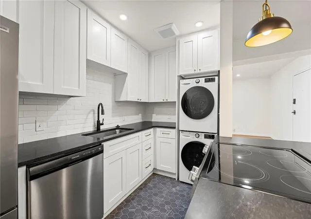 Listing Photo 5 - Condo for sale in building located at 4903 Walnut St, Kansas City, MO 64112