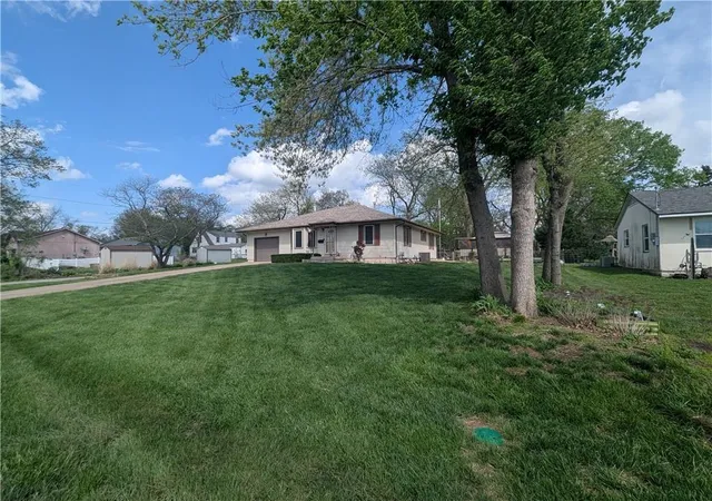 Photo 3 of Sale Pending at 701 S Oakland St, Harrisonville, MO 64701 | MLS# 2641277 | Listing updated on 2026-09-30