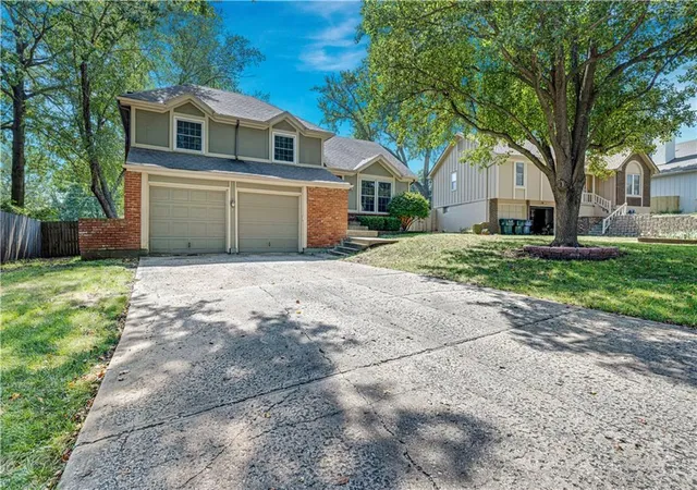 Photo 2 of Single family home for sale at 16503 W 142nd Circle, Olathe, KS 66062 | MLS# 2641313 | Listing updated on 2026-09-22