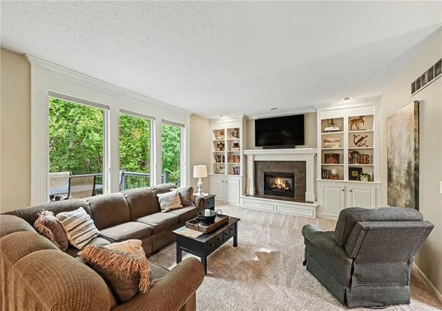 Photo 4 of Single family home for sale at 6352 Lakecrest Dr, Shawnee, KS 66218 | MLS# 2641314 | Listing updated on 2026-10-09