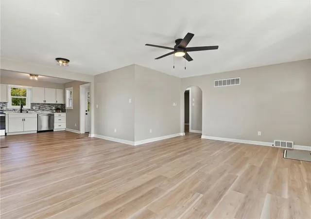 Photo 4 of Single family home for sale at 204 Westview Pl, Excelsior Springs, MO 64024 | MLS# 2641315 | Listing updated on 2026-10-24