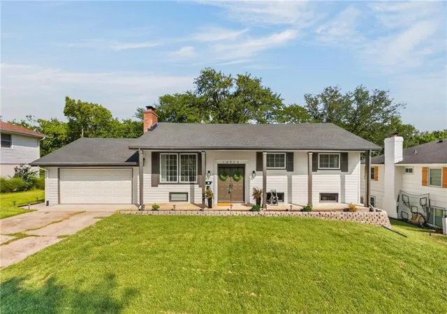 Photo 1 of Sale Pending at 10923 Myrtle Ave, Kansas City, MO 64137 | MLS# 2641317 | Listing updated on 2026-10-05