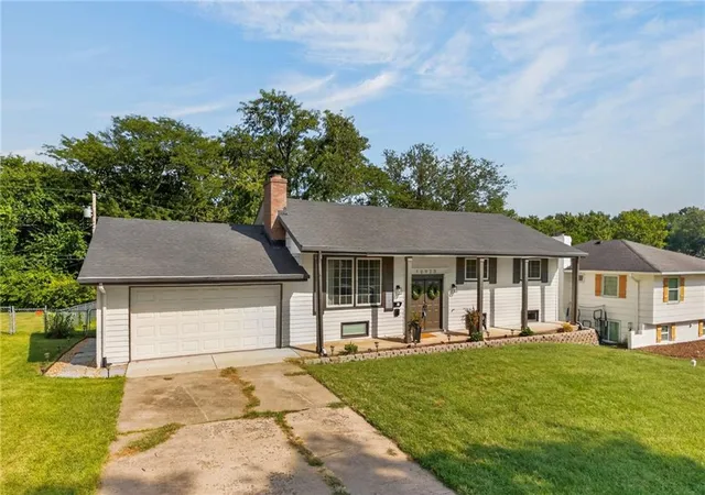 Photo 3 of Sale Pending at 10923 Myrtle Ave, Kansas City, MO 64137 | MLS# 2641317 | Listing updated on 2026-10-05