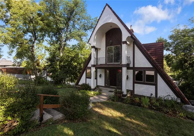 Photo 3 of Single family home for sale at 7616 Nw Eastside Dr, Kansas City, MO 64152 | MLS# 2641323 | Listing updated on 2026-09-17