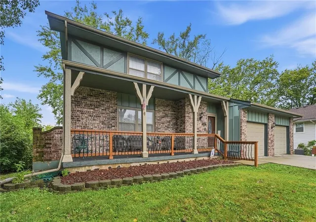 Photo 3 of Single family home for sale at 14622 Laquinta St, Grandview, MO 64030 | MLS# 2641324 | Listing updated on 2026-09-12