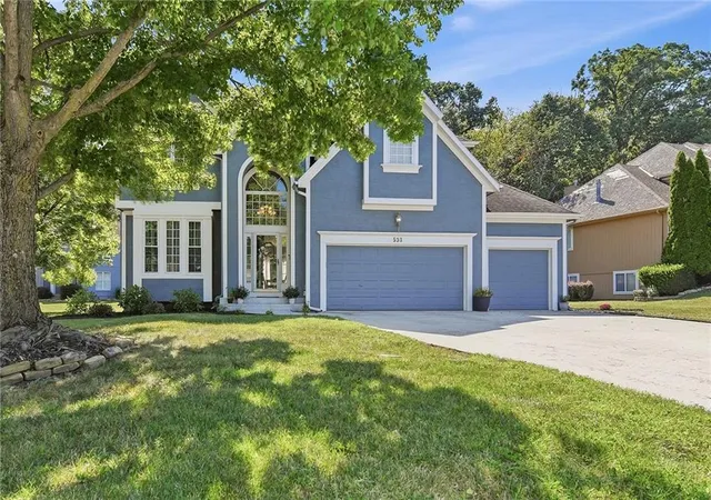 Photo 1 of Single family home for sale at 533 Ne Emerald Dr, Lees Summit, MO 64064 | MLS# 2641328 | Listing updated on 2026-10-04