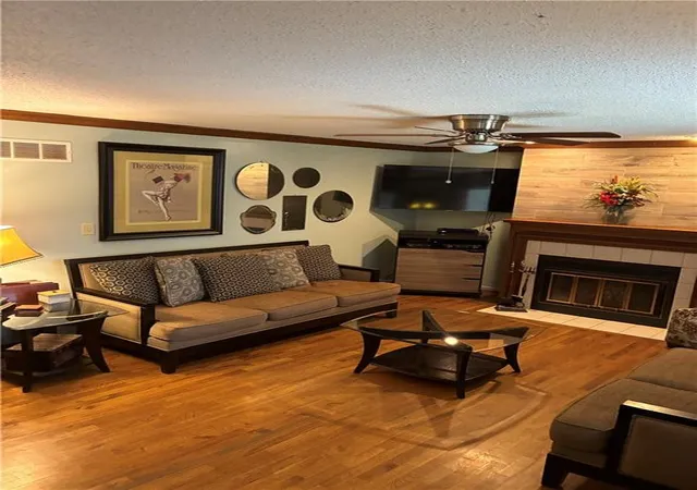 Listing Photo 4 - Condo for sale in building located at 1113 NW 12th St, Blue Springs, MO 64015