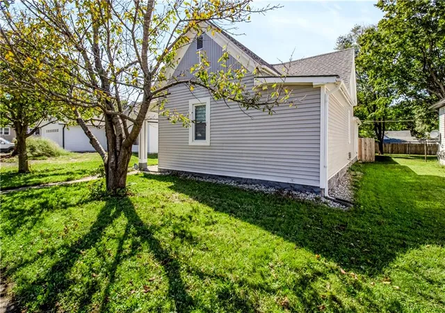 Photo 3 of Single family home for sale at 118 S Quincy Ave, Sedalia, MO 65301 | MLS# 2641336 | Listing updated on 2026-10-01