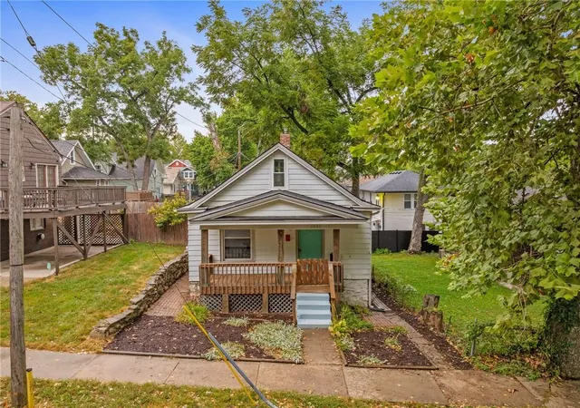 Photo 1 of Sale Pending at 1406 W 45th Street, Kansas City, MO 64111 | MLS# 2641351 | Listing updated on 2026-10-08