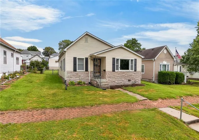 Photo 2 of Sale Pending at 2607 S 14th Street, Saint Joseph, MO 64503 | MLS# 2641356 | Listing updated on 2026-09-16