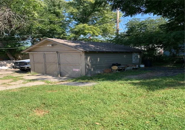 Photo 2 of Single family home for sale at 1533 Chelsea Ave, Kansas City, MO 64127 | MLS# 2641365 | Listing updated on 2026-09-14