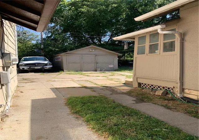 Photo 3 of Single family home for sale at 1533 Chelsea Ave, Kansas City, MO 64127 | MLS# 2641365 | Listing updated on 2026-09-14