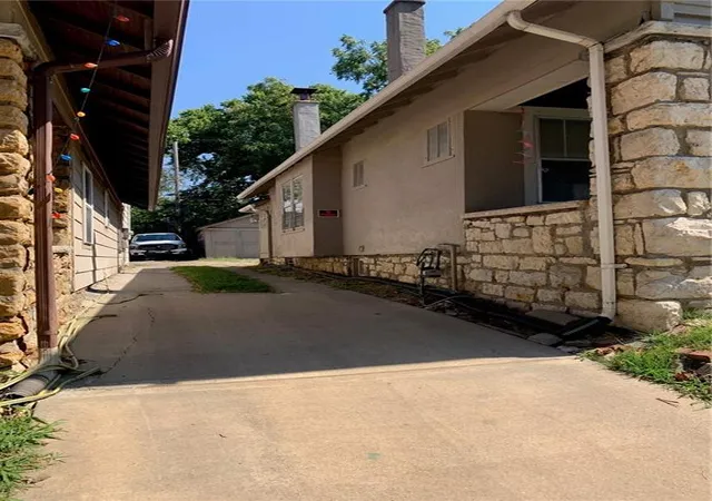 Photo 3 of Single family home for sale at 1533 Chelsea Ave, Kansas City, MO 64127 | MLS# 2641365 | Listing updated on 2026-09-14
