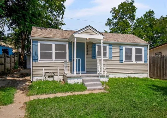 Single family home for sale at 10522 E 6th Street, Independence, MO 64053 | MLS# 2641372
