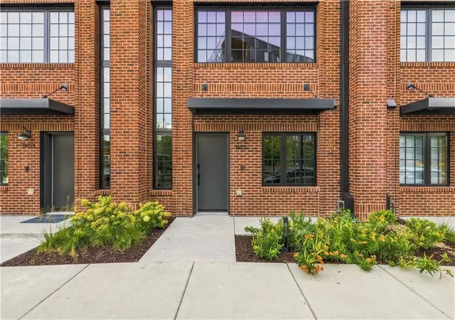 Photo 1 of Condo for sale at 1907 Locust St, Kansas City, MO 64108 | MLS# 2641379 | Listing updated on 2026-10-07