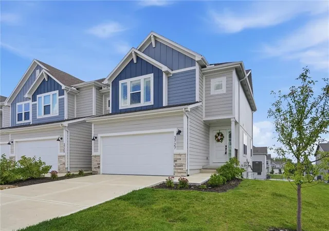 Photo 2 of Townhouse for sale at 3727 Sw Clayton Pl, Lees Summit, MO 64082 | MLS# 2641383 | Listing updated on 2026-10-05