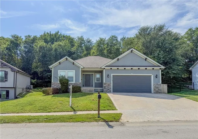 Single family home for sale at 19557 E 14th North St, Independence, MO 64056 | MLS# 2641384