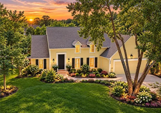 Single family home for sale at 4001 W 101st Terrace, Overland Park, KS 66207 | MLS# 2641389