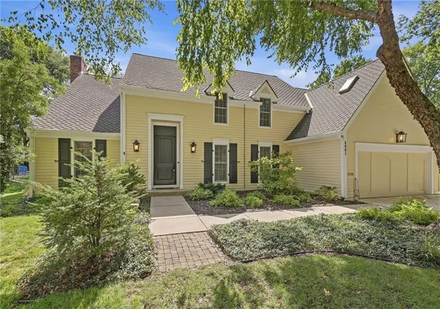 Photo 3 of Single family home for sale at 4001 W 101st Terrace, Overland Park, KS 66207 | MLS# 2641389 | Listing updated on 2026-09-18