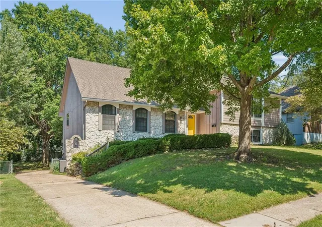 Photo 1 of Single family home for sale at 11010 E 83rd Terrace, Raytown, MO 64138 | MLS# 2641391 | Listing updated on 2026-10-15