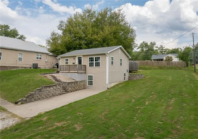 Photo 3 of Single family home for sale at 3325 Locust St, Saint Joseph, MO 64501 | MLS# 2641395 | Listing updated on 2026-09-20