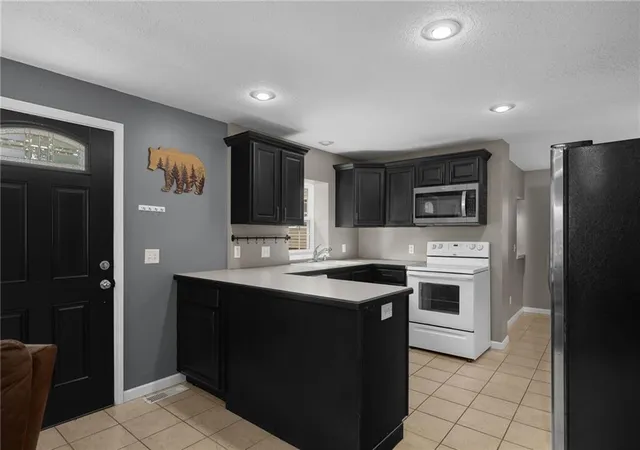 Photo 4 of Single family home for sale at 3325 Locust St, Saint Joseph, MO 64501 | MLS# 2641395 | Listing updated on 2026-09-20