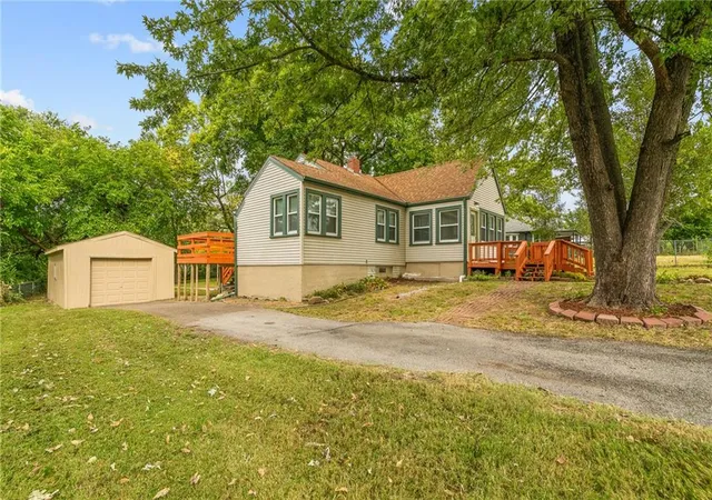 Photo 3 of Sale Pending at 2022 S Hardy Ave, Independence, MO 64055 | MLS# 2641396 | Listing updated on 2026-09-14