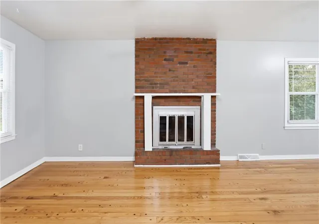 Photo 2 of Sale Pending at 11308 Sycamore Ter, Kansas City, MO 64134 | MLS# 2641403 | Listing updated on 2026-10-01
