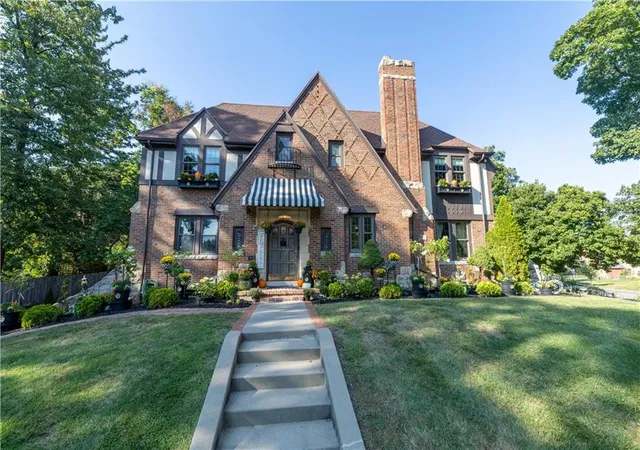Photo 3 of Single family home for sale at 1610 Ashland Ave, Saint Joseph, MO 64506 | MLS# 2641427 | Listing updated on 2026-10-06