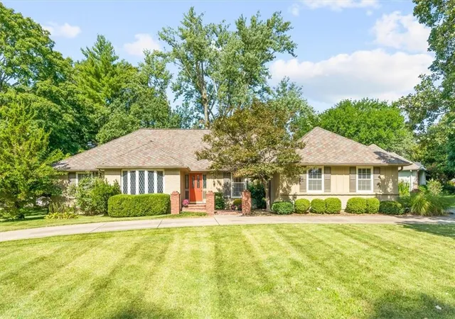 Photo 1 of Sale Pending at 8124 Granada Rd, Prairie Village, KS 66208 | MLS# 2641428 | Listing updated on 2026-09-26