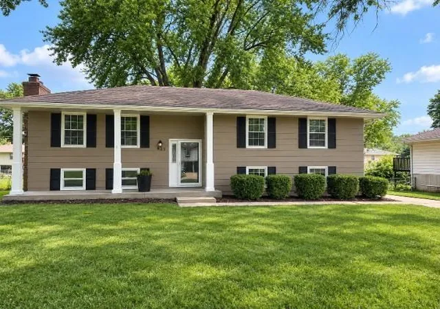 Photo 1 of Single family home for sale at 804 Se 13th Street, Oak Grove, MO 64075 | MLS# 2641429 | Listing updated on 2026-10-04