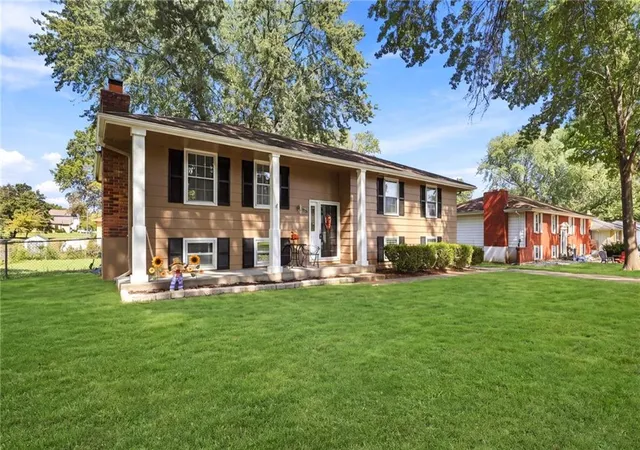Photo 3 of Single family home for sale at 804 SE 13th Street, Oak Grove, MO 64075 | MLS# 2641429 | Listing updated on 2026-10-04