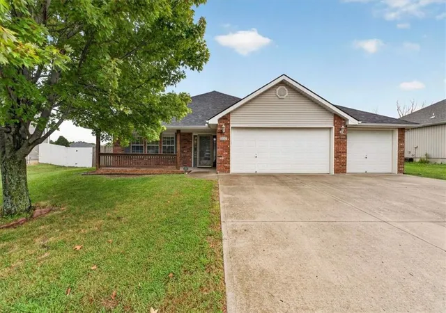 Photo 1 of Single family home for sale at 507 Sw Cross Crk Dr, Grain Valley, MO 64029 | MLS# 2641434 | Listing updated on 2026-09-12