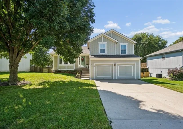 Photo 1 of Single family home for sale at 819 Ne 116th Terrace, Kansas City, MO 64155 | MLS# 2641436 | Listing updated on 2026-09-12