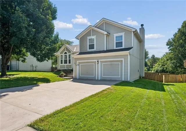 Photo 3 of Single family home for sale at 819 Ne 116th Terrace, Kansas City, MO 64155 | MLS# 2641436 | Listing updated on 2026-09-12