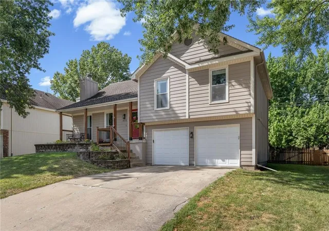Photo 3 of Sale Pending at 405 N Mesquite St, Olathe, KS 66061 | MLS# 2641438 | Listing updated on 2026-09-20