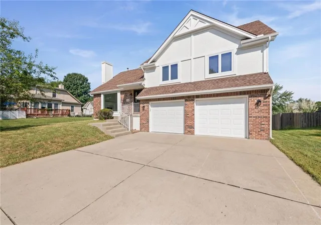 Photo 2 of Sale Pending at 2018 Nw 81st Place, Kansas City, MO 64151 | MLS# 2641439 | Listing updated on 2026-09-21
