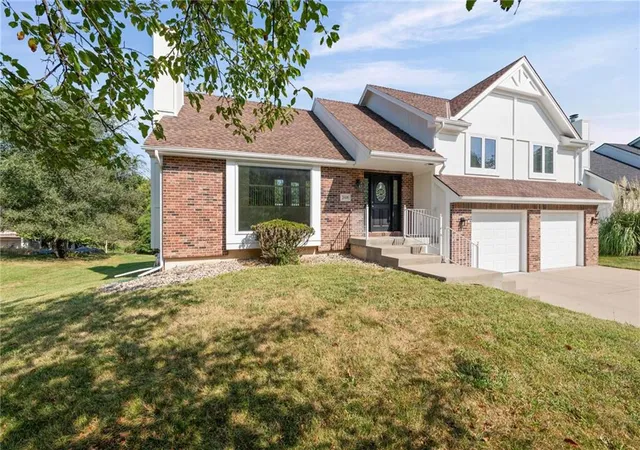 Photo 3 of Sale Pending at 2018 Nw 81st Place, Kansas City, MO 64151 | MLS# 2641439 | Listing updated on 2026-09-21