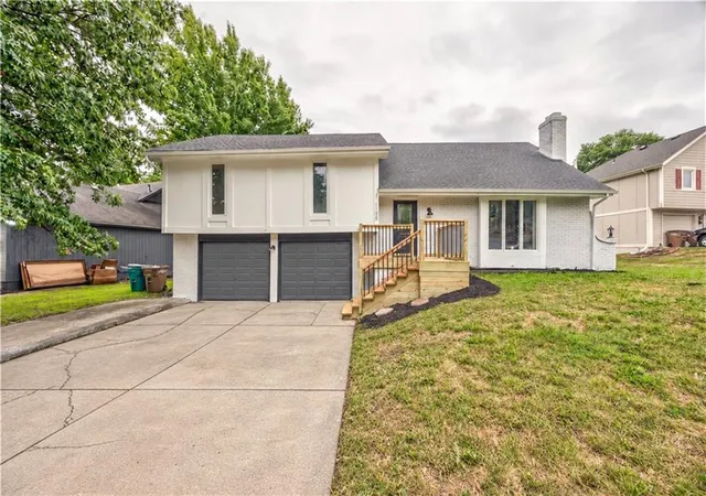 Photo 1 of Single family home for sale at 1105 Brookside Pl, Raymore, MO 64083 | MLS# 2641440 | Listing updated on 2026-09-12