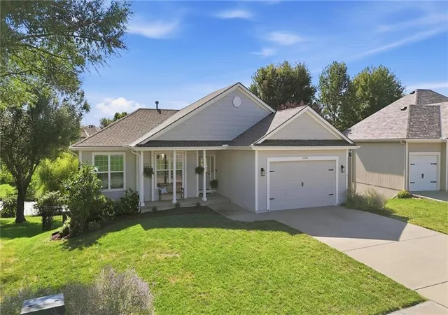 Photo 1 of Single family home for sale at 1109 Nw 92nd Street, Kansas City, MO 64155 | MLS# 2641443 | Listing updated on 2026-10-08