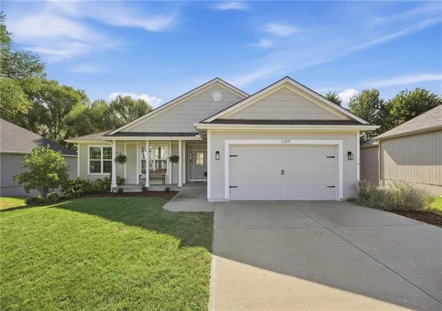 Photo 2 of Single family home for sale at 1109 Nw 92nd Street, Kansas City, MO 64155 | MLS# 2641443 | Listing updated on 2026-10-08