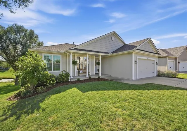 Photo 3 of Single family home for sale at 1109 Nw 92nd Street, Kansas City, MO 64155 | MLS# 2641443 | Listing updated on 2026-10-08