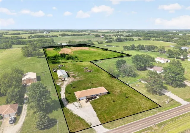 Photo 1 of Single family home for sale at 8520 Sw Z Hwy, Trimble, MO 64492 | MLS# 2641448 | Listing updated on 2026-10-07