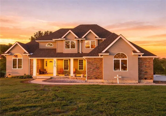 Photo 2 of Sale Pending at 14014 Zachery Dr, Liberty, MO 64068 | MLS# 2641449 | Listing updated on 2026-09-24