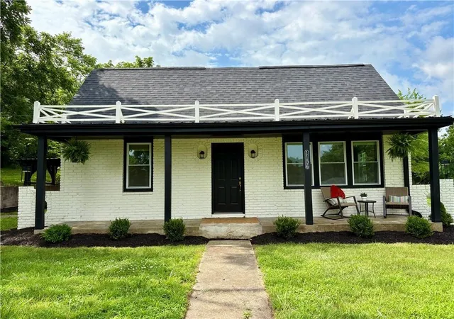 Single family home for sale at 1106 College Hl St, Pleasant Hill, MO 64080 | MLS# 2641452
