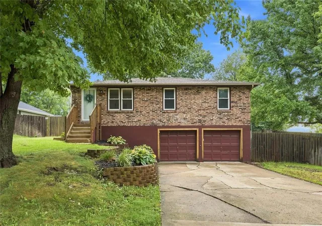 Photo 1 of Sale Pending at 10728 N Walnut St, Kansas City, MO 64155 | MLS# 2641454 | Listing updated on 2026-10-07